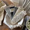 Calcetines florales retro para mujer, nuevo estilo de otoño, calcetines de encaje con lazo hasta la mitad de la pantorrilla, estilo japonés, calcetines apilados con patrón oscuro en relieve tridimensional