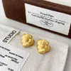 Moda Minimalista Estilo Francés, Lujo Ligero, Sensación de Alta Gama, Colección de Pendientes de Flor Dorada, Diseño de Nicho, Pendientes de Temperamento Único