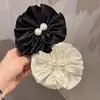 Puerta Este de Corea del Sur Exquisitos Súper Hada Dulce Primavera Accesorios para el Cabello Flor Plisada Perla Pétalo Pasador Clip Lateral Clip de Primavera