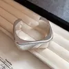 Pulseira Aberta de Metal Brilhante Transfronteiriça Europeia e Americana Moda Retrô Simples Versátil Joia de Luxo Leve de Alta Qualidade para Mulheres
