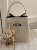 Bolso de Mano Pequeño Estilo Coreano para Mujer, Nuevo Bolso de Hombro Vintage Primavera 2026 para el Trabajo y los Viajes Diarios, Bolso Cruzado Tipo Cubo