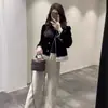 Top corto de cuello redondo para mujer, a la moda, estilo europeo, callejero, con un diseño chic y ajustado, perfecto para figuras petite, primavera y otoño, y que reduce la edad.