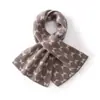 Elegante bufanda de punto de cachemir con jacquard de mariposas estilo británico, nueva colección otoño/invierno, calentador de cuello cálido y moderno para mujer