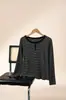 Blusa Henley listrada estilo coreano para mulheres, camiseta de manga longa elástica canelada, peça casual para sobreposição, disponível em várias cores
