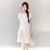 Camiseta Branca Casual Simples de Manga Curta com Gola Redonda para Mulheres, Verão 2026, Top Pulôver Básico Slim Fit