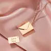 Lele Jewelry El más vendido en Europa y América Collar de Sobre Colgante de Sobre con Carta de Amor Grabada Joyería Transfronteriza Joyería Navideña