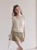 Camiseta de Manga Corta con Volantes y Cuello en V Color Avena Estilo Old Money para Mujer, Verano Elegante Holgada Versátil Top de Mangas Ligeramente Voluminosas, Fina