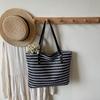 2025 Bolso de Viaje de Gran Capacidad para Mujer Moda Europea y Americana Bolso de Hombro Casual Bolso Tote de Estilo Occidental de Moda Bolso Rayado para Mujer