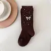 Meia-calça Infantil 2026 Estilo Novo de Primavera com Laço de Strass Leggings para Meninas Meias de Listras Verticais com Strass para Bebês e Crianças