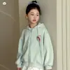 Chaqueta con Capucha Fresca para Niñas Pequeñas 2026 Otoño Nuevo Estilo Mediana y Grande Niños Lindo Bordado Cremallera Cárdigan Manga Larga Superior