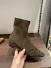 Botas de camurça plissadas estilo francês para mulheres, coleção outono 2026, com salto oculto, bico fino, ajuste justo, zíper traseiro, botas tipo meia, modernas e estilosas
