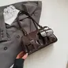 Bolsa de bolos texturizada de mano para mujer, nuevo modelo de primavera 2026, bolso de hombro y axila de moda versátil de lujo ligero