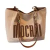 Bolso de hombro de gran capacidad nuevo para primavera/verano 2026 para estudiantes universitarios, con un diseño elegante y materiales de alta calidad, perfecto para ir a la escuela.