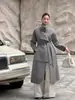 Casaco feminino de lã dupla face, nova coleção outono/inverno 2026, estilo elegante, com gola estilo lenço, design longo e fecho de amarração, feito de tecido macio de lã