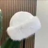 Chapéu de pescador de pelúcia estiloso com borda desfiada para mulheres, outono e inverno, com adição de fleece para aquecimento, chapéu bucket de pelo sintético que faz o rosto parecer menor, chapéu de neve