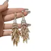 Pendientes Exagerados Plateados con Pedrería Tachonados en Forma de Diamante, Diseño de Estilo de Corte Europeo y Americano, Pendientes de Nicho con un Toque de Lujo Ligero y de Alta Gama para Mujeres
