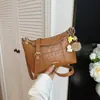 Bolso de Mano Sencillo de Alto Valor Verano 2026 Nuevo Bolso de Hombro Debajo del Brazo Nicho Hombro Único Cruzado Viaje al Trabajo Bolso Cuadrado Pequeño