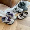 Zapatos casuales para niños 2026 primavera y otoño nuevas zapatillas de lunares para niñas con suelas blandas para estudiantes de primaria