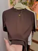 Nueva camiseta elegante de cuello alto medio y manga de cinco cuartos para mujer, colección de verano 2026, versátil y favorecedora, top de manga media a la moda