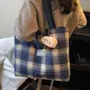 Bolso de Hombro a Cuadros de Gran Capacidad para Mujer 2026 Nuevo Estilo Coreano Bolso Tote Versátil para Mujer Bolso de Mano de Nicho a la Moda para Mujer