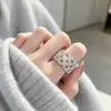Anillo de rejilla dulce y elegante para mujer, de alta gama, exquisito, versátil, anillo abierto apilable, borde ancho, anillo de dedo índice de lujo ligero, moderno