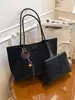 Bolsos Transfronterizos para Mujer Nicho Retro Viajero Portátil Bolso para Suegra 2025 Nuevo Bolso Tote Casual de Hombro de Gran Capacidad