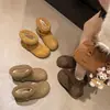 Novas botas de neve 2026 para mulheres, com sola grossa, forro de fleece e um design quente e aconchegante. Estas botas de inverno elegantes e casuais são perfeitas para adicionar um toque de moda ao seu guarda-roupa de inverno.