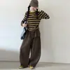 Conjunto de Roupa de Outono para Meninas 2026 Novo Estilo Camiseta Listrada de Manga Longa Bloomers de Menina Estilo Outono Conjunto Único Lindo de Duas Peças