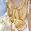 Pijama feminino de verão estilo minimalista xadrez amarelo, conjunto de duas peças com camisola e shorts, pode ser usado fora de casa como roupa caseira