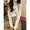 Camiseta de algodón de manga larga para mujer, cuello en V, hombro normal, corte holgado, 2026 nueva moda, top floral gris claro versátil para primavera, otoño e invierno