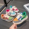 Tênis esportivos infantis 2025 novo primavera sola macia tênis casuais cano baixo sapatos infantis para meninos primavera e outono para crianças de porte médio e grande