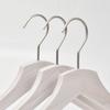 Colgador de Madera Maciza Fraxinus mandshurica Lavado Antiguo Tienda de Ropa Soporte de Madera para Ropa de Adulto Perchero para Pantalones Lote de Colgado de Ropa de Hombro Ancho para Mujer