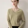 2025 Novo Suéter de Caxemira Outono e Inverno Feminino Decote V Cor Pura Tricotado para Usar por Baixo Suéter Solto Modelador Top Interno