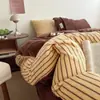 Estilo Ins A-line listras simples inverno espessado quente veludo de leite misto conjunto de quatro peças conjunto de três peças para dormitório estudantil