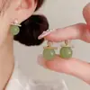 Pendientes de botón de perla con barra de metal, nuevos, elegantes, simples, de verano, diseño elegante, de lujo ligero, suaves, versátiles, para mujer