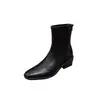Em estoque Sapatos femininos estilo coreano Botas femininas 2026 Salto grosso Bico quadrado pequeno Moda retalhada com saias Modela as pernas para parecerem mais longas Botas curtas