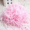 Relleno de rafia papel triturado tira de seda viruta alambre trenzado decoración de caja de dulces de boda embalaje en caja de regalo