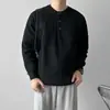 Directo del fabricante: Suéter tejido de flores gris, moderno y retro, para hombre, con corte holgado, cuello redondo y diseño de jersey, perfecto como capa base para otoño e invierno