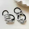 Goma para el pelo plateada minimalista y elegante de alta elasticidad para mujer, nuevo estilo con un aspecto sofisticado, adecuada para coletas y peinados de moño
