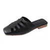 Sandalias retro negras nuevas de suela blanda para uso exterior, zapatos slip-on calados, pantuflas de punta cerrada verano 2026, nuevo diseño tejido