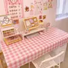 Toalha de Mesa de Plástico PVC Impermeável, à Prova de Óleo, Resistente ao Calor e Lavável com Design Xadrez Estilo Ins para Mesa de Centro, Mesa de Escritório e Mesa de Jantar, Fornecimento Direto da Fábrica