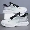Zapatos Deportivos de Malla Flyknit Modelo Nuevo Primavera 2026, Transpirables y No Asfixiantes, Suela Suave con Sensación de Amortiguación, Versátiles para el Trayecto Diario y el Uso Casual