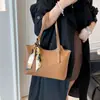 Bolsa Tote Feminina 2025 Nova Versátil Grande Simples de Ombro Trabalho Deslocamento Grande Capacidade Axila Bolsa Feminina