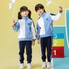 Novo Uniforme de Escola Primária Terno de Três Peças Traje de Jardim de Infância Primavera e Outono Traje para Jogos e Apresentações Classe Infantil