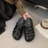 Sandálias Romanas Casuais Tecidas Vazadas com Solado Macio Femininas 2026 Verão Novo Sapatos Gaiola de Porco Espessura Chinelos Casuais Transfronteiriços