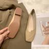 Zhican ~ Sentido del Diseño Zapatos Individuales de Mujer 2023 Nuevo Nicho Cabeza Cuadrada Tacón Bajo Cuero Suave Brisa de Medianoche Boca Baja Zapatos de Leche