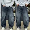 Moda casual e moderna com uma vibe descolada e única, design curvo lavado, visual vintage de alta qualidade com aspecto desgastado, jeans de corte reto solto