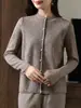 Cardigan de Lã Tricotado de Manga Longa Novo Estilo Outono/Inverno 2026 para Mulheres, Elegante, Versátil, Blusa de Caimento Solto com Botões Macios de Botão Único