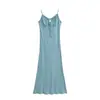 Venta al por mayor de ropa de mujer transfronteriza 2026 verano nuevo estilo europeo y americano color liso ajustado tirantes vestido largo