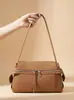 Bolso bandolera sencillo de piel de vaca de primera capa, un bolso de alta gama, ligero y elegante con un toque de lujo, diseñado para mujeres. Bolso de hombro de piel genuina
